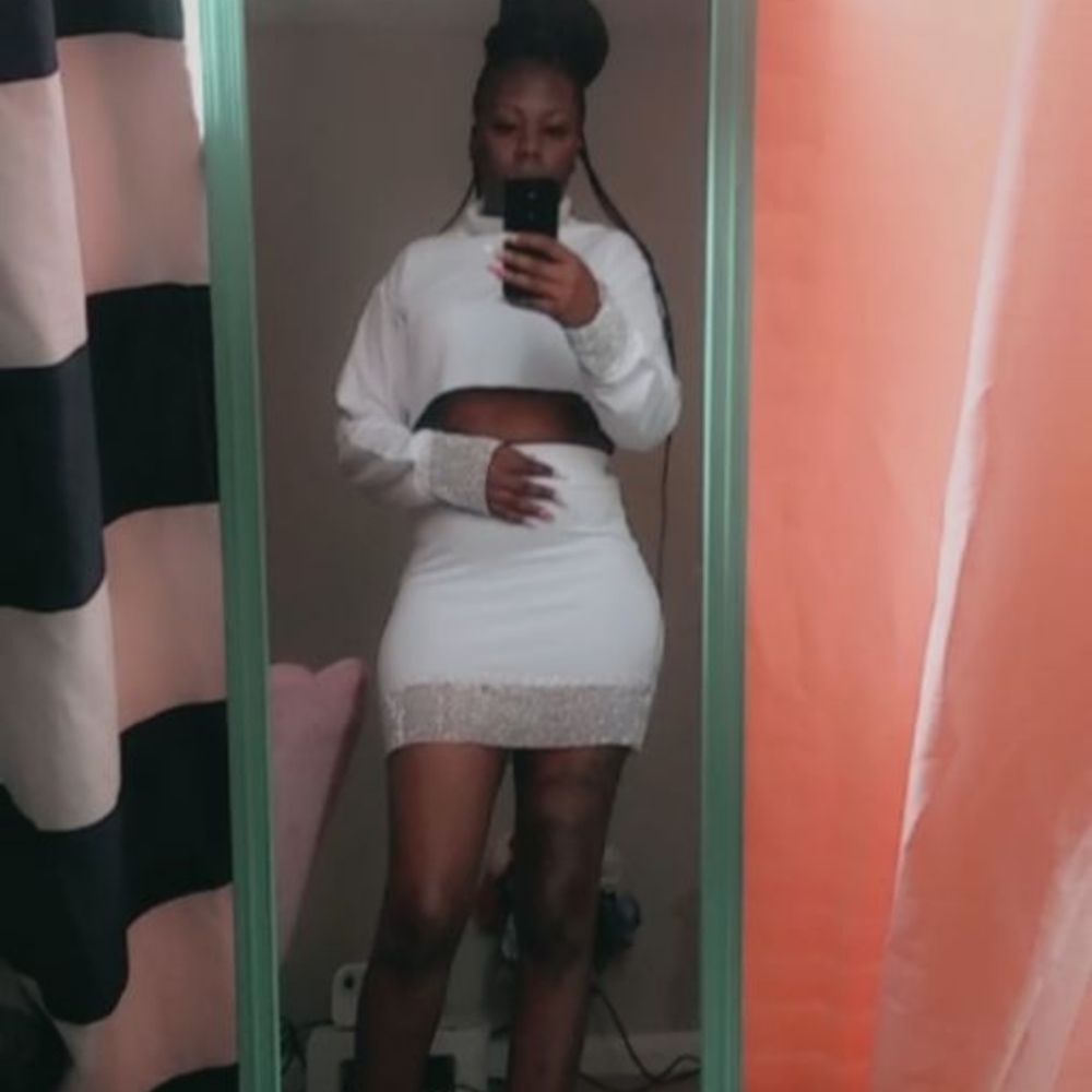 Set - Picture 2 of 2